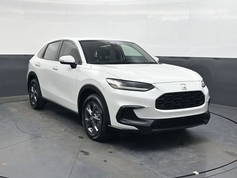 New 2026 Honda HR-V LX image 2