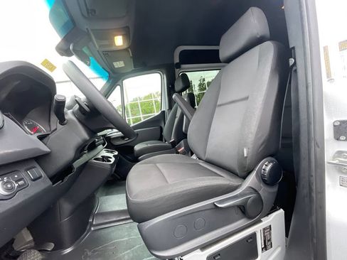 Used 2024 Mercedes-Benz Sprinter 2500 image 15