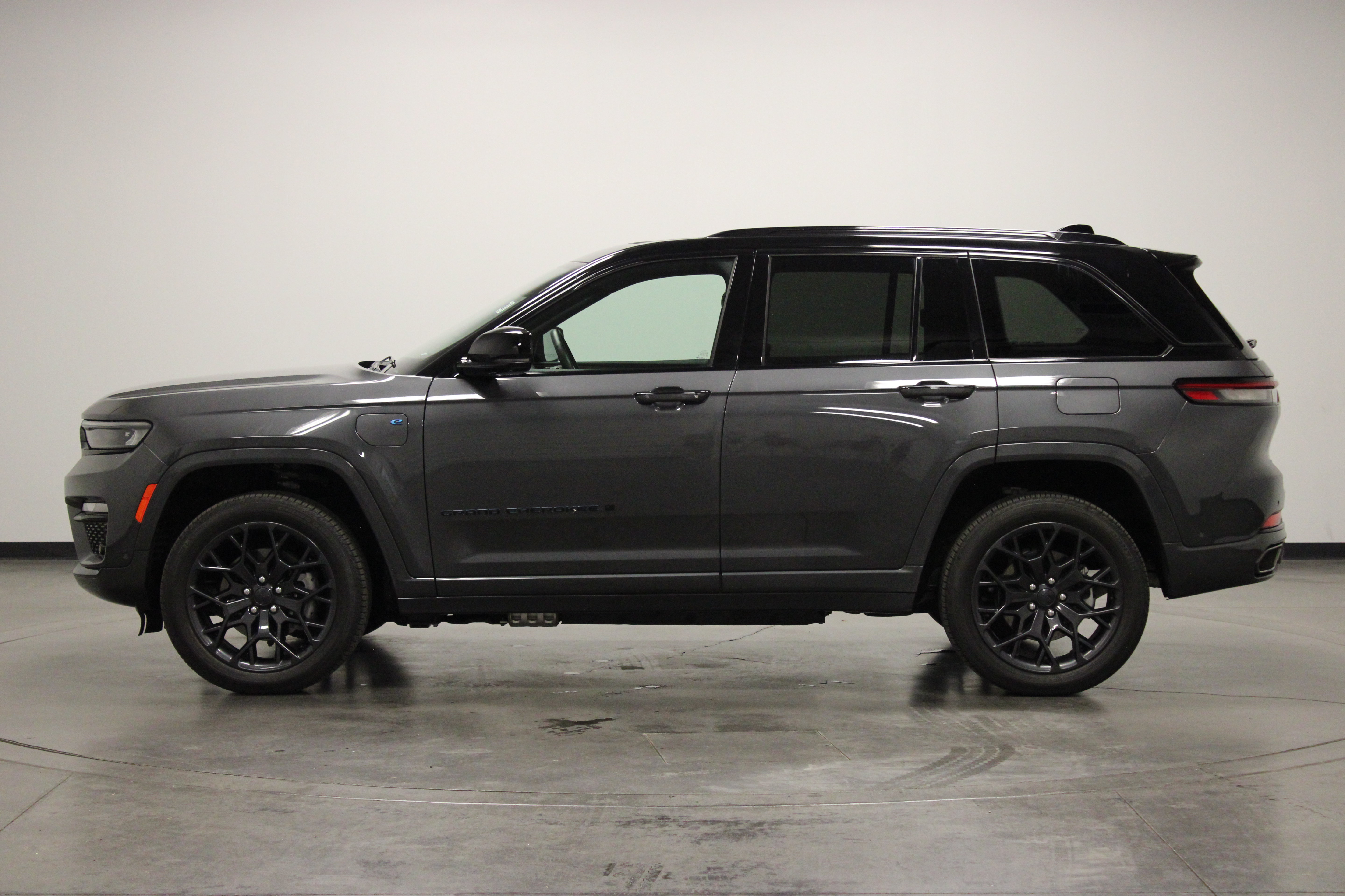 Used 2025 Jeep Grand Cherokee Summit w/ High Altitude Package AWD/4WD image 7
