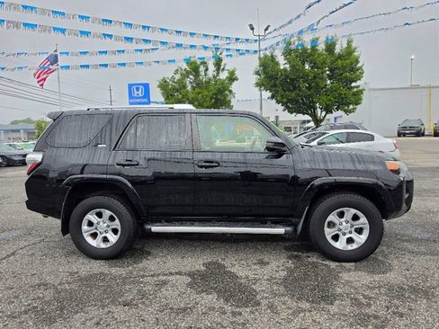 Used 2018 Toyota 4Runner SR5 AWD/4WD image 6