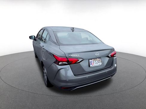 Used 2025 Nissan Versa SV image 10