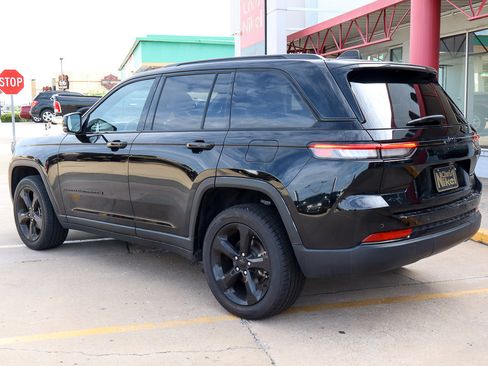 Used 2023 Jeep Grand Cherokee Altitude image 6