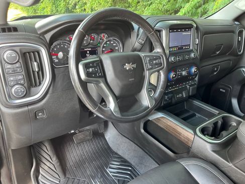 Used 2021 Chevrolet Silverado 1500 LT Trail Boss w/ Convenience Package II AWD/4WD image 2