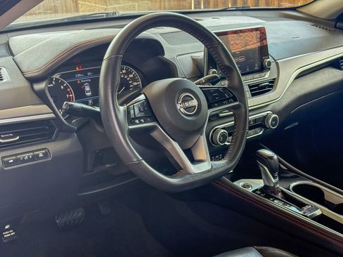 Used 2024 Nissan Altima 2.5 SR FWD image 6