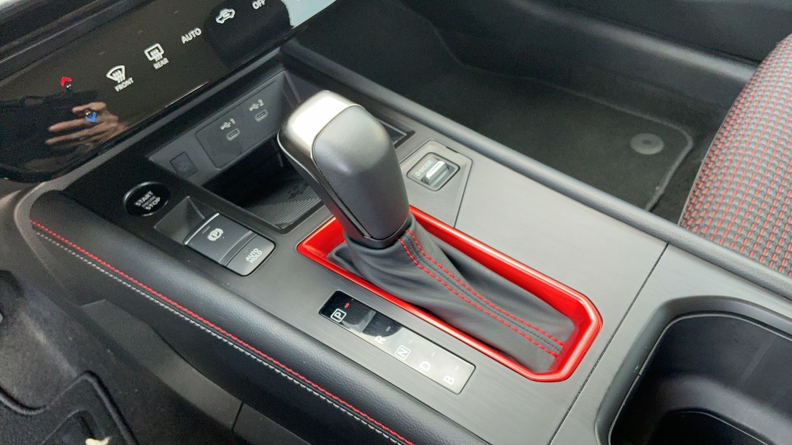 Certified 2025 Nissan Kicks SR FWD image 28