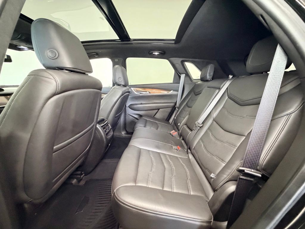 Used 2018 Cadillac XT5 Platinum w/ Driver Assist Package AWD/4WD image 4