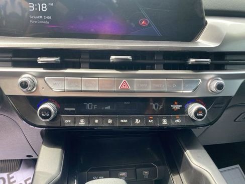 Used 2024 Kia Telluride LX FWD image 14