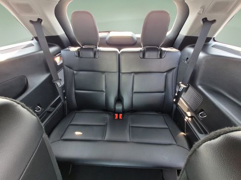 Used 2021 Ford Explorer Limited w/ Equipment Group 301A AWD/4WD image 17