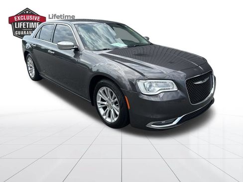 Used 2015 Chrysler 300 C RWD image 7