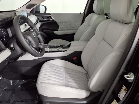 Used 2025 Mitsubishi Outlander AWD image 20