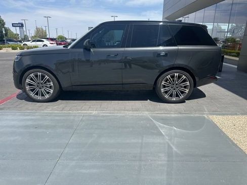 Used 2024 Land Rover Range Rover SE AWD/4WD image 8