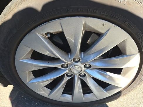 Used 2018 Tesla Model X image 2