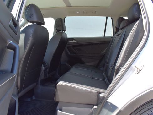 Used 2022 Volkswagen Tiguan SE AWD/4WD image 13