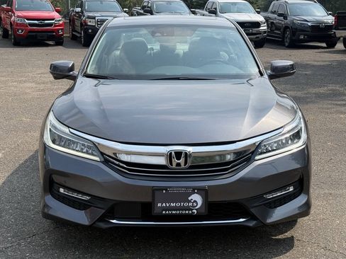 Used 2017 Honda Accord Touring image 3