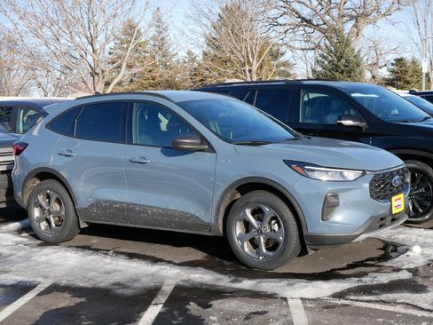 Used 2025 Ford Escape ST-Line image 3