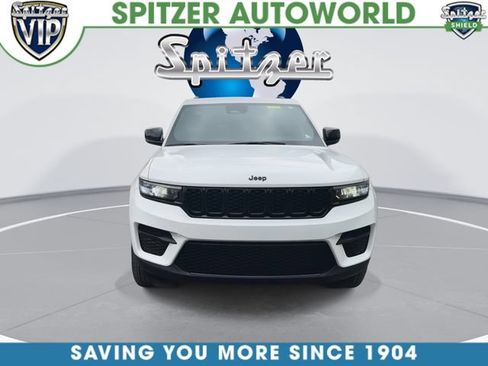 Used 2024 Jeep Grand Cherokee Altitude AWD/4WD image 3