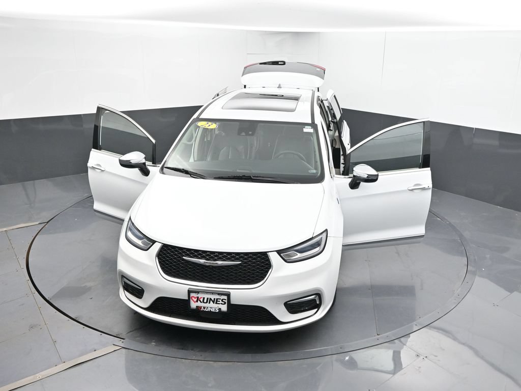Used 2023 Chrysler Pacifica Limited FWD image 56