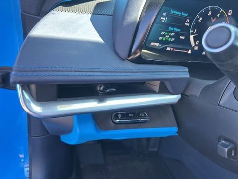 Used 2023 Chevrolet Corvette Stingray w/ Z51 Performance Package image 19