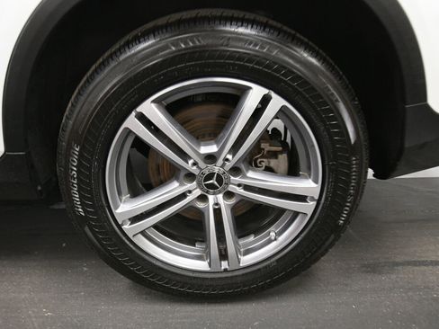 Used 2021 Mercedes-Benz GLC 300 4MATIC image 35