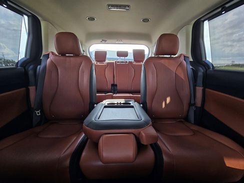 Used 2023 Kia Carnival SX image 32