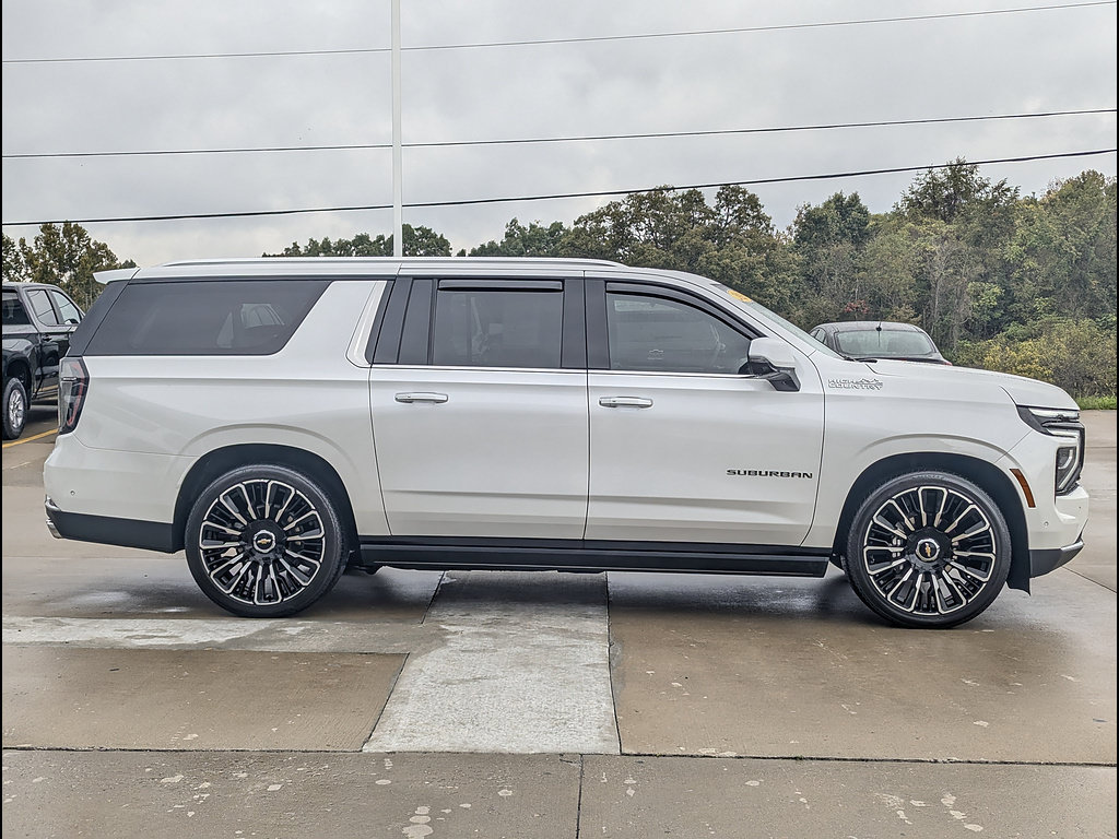 Used 2025 Chevrolet Suburban High Country AWD/4WD image 6