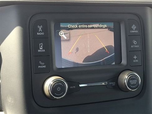 Used 2024 RAM 2500 Tradesman w/ Chrome Appearance Group image 17