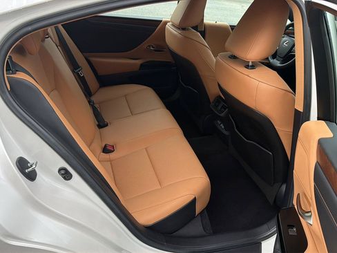 Certified 2023 Lexus ES 350 w/ Premium Package FWD image 12