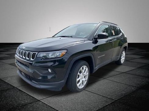 Used 2023 Jeep Compass Latitude w/ Sun and Sound Group AWD/4WD image 6