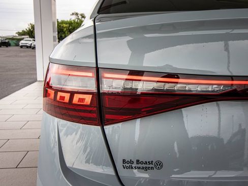Used 2025 Volkswagen Jetta SE FWD image 12