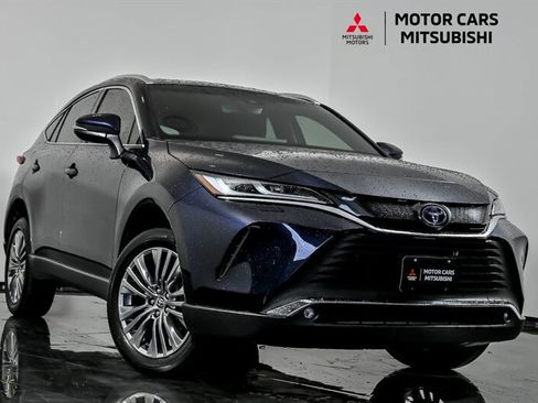 Used 2024 Toyota Venza XLE AWD/4WD image 1