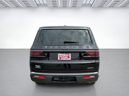 Used 2022 Jeep Wagoneer Series III AWD/4WD image 5
