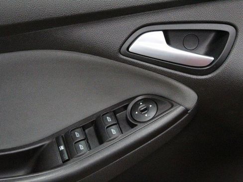 Used 2013 Ford Focus SE image 16