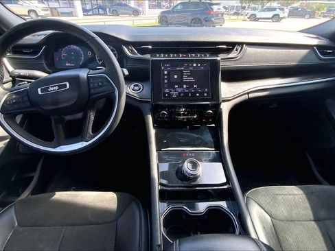 Used 2023 Jeep Grand Cherokee L Laredo image 16