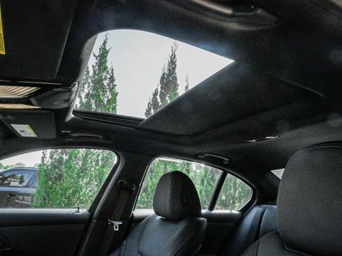 Used 2026 BMW 330i Sedan w/ M Sport Package RWD image 28