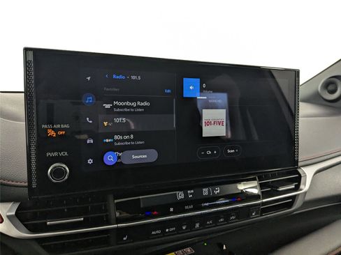 Used 2025 Toyota Sienna XSE image 18