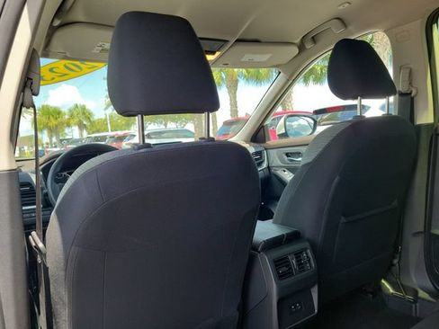 Used 2023 Nissan Rogue SV FWD image 10