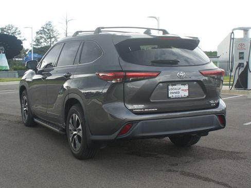 Used 2021 Toyota Highlander XLE FWD image 17