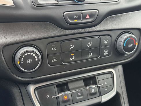 Used 2024 GMC Terrain SLE FWD image 15