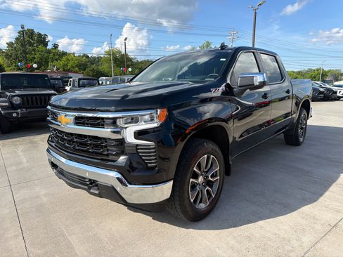 Used 2025 Chevrolet Silverado 1500 LT AWD/4WD image 4