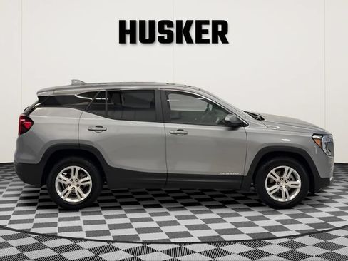 Certified 2024 GMC Terrain SLE FWD image 2