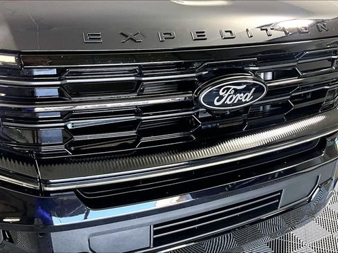 Used 2025 Ford Expedition Max Platinum w/ Stealth Appearance Package AWD/4WD image 30