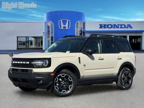 Used 2025 Ford Bronco Sport Outer Banks w/ Outer Banks Tech Package+ AWD/4WD image 2