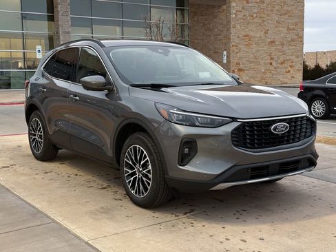 New 2026 Ford Escape SE w/ PHEV Premium Package image 43