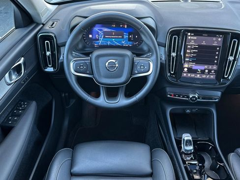 Used 2025 Volvo XC40 B5 Plus AWD/4WD image 17
