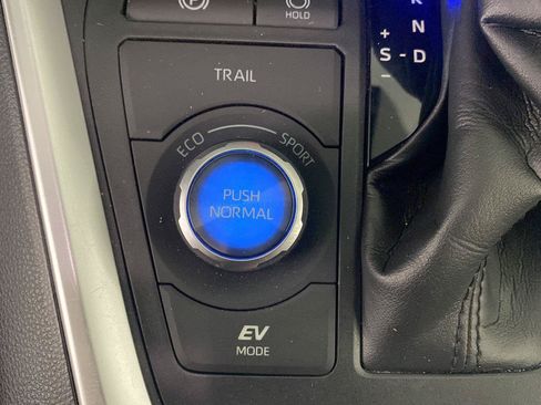 Used 2022 Toyota RAV4 XSE AWD/4WD image 18