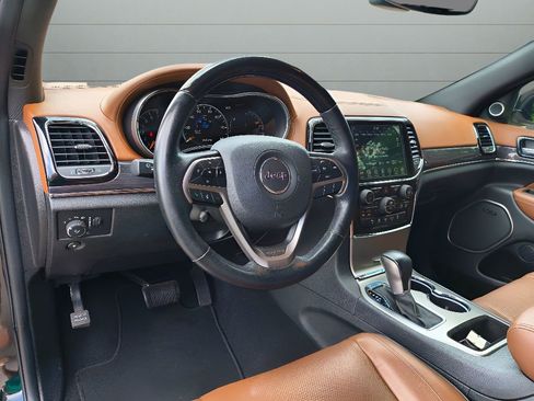 Used 2021 Jeep Grand Cherokee Overland w/ Trailer Tow Group IV image 16