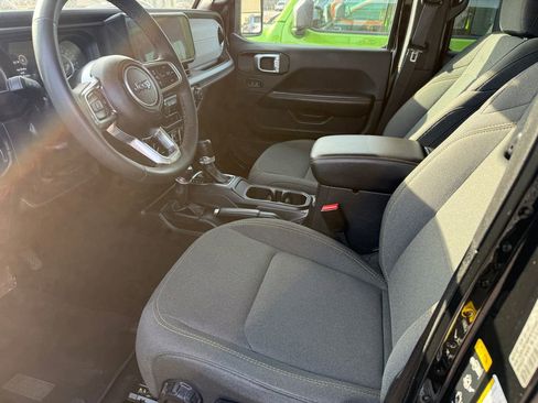 Used 2024 Jeep Wrangler Sahara image 23