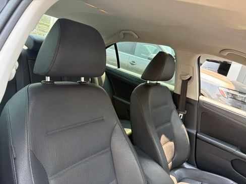 Used 2012 Volkswagen Jetta SE FWD image 9