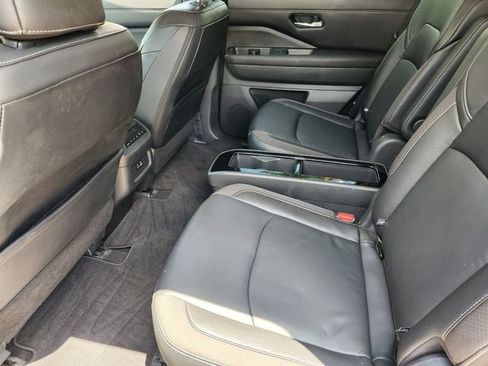 Used 2023 Nissan Pathfinder SL w/ SL Premium Package FWD image 30