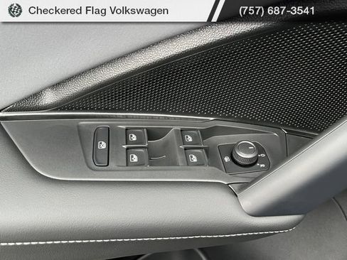 New 2026 Volkswagen Tiguan SE R-Line FWD image 15